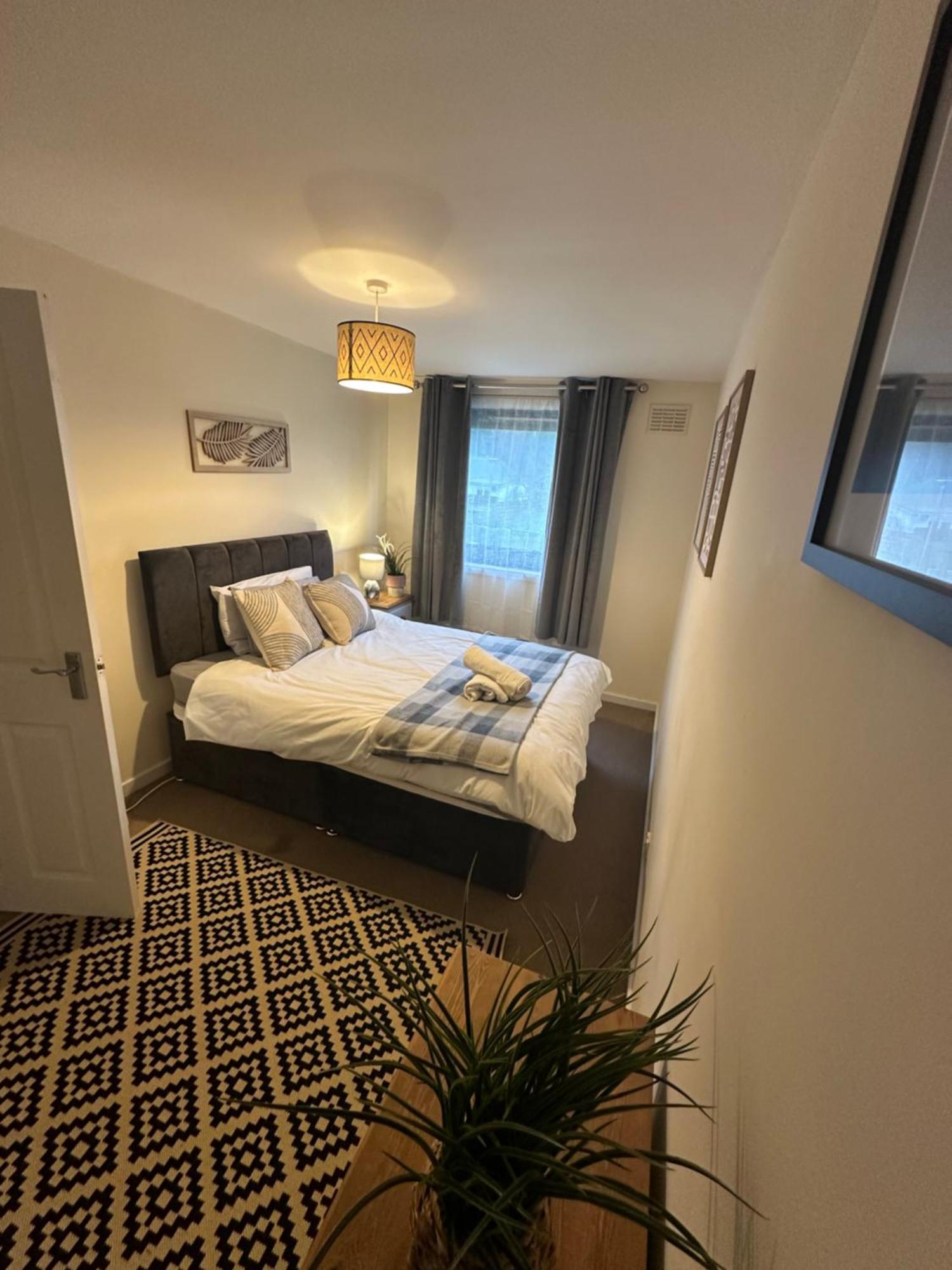 Spacious 3 Bedroom Flat Close To City Center Dalneigh エクステリア 写真